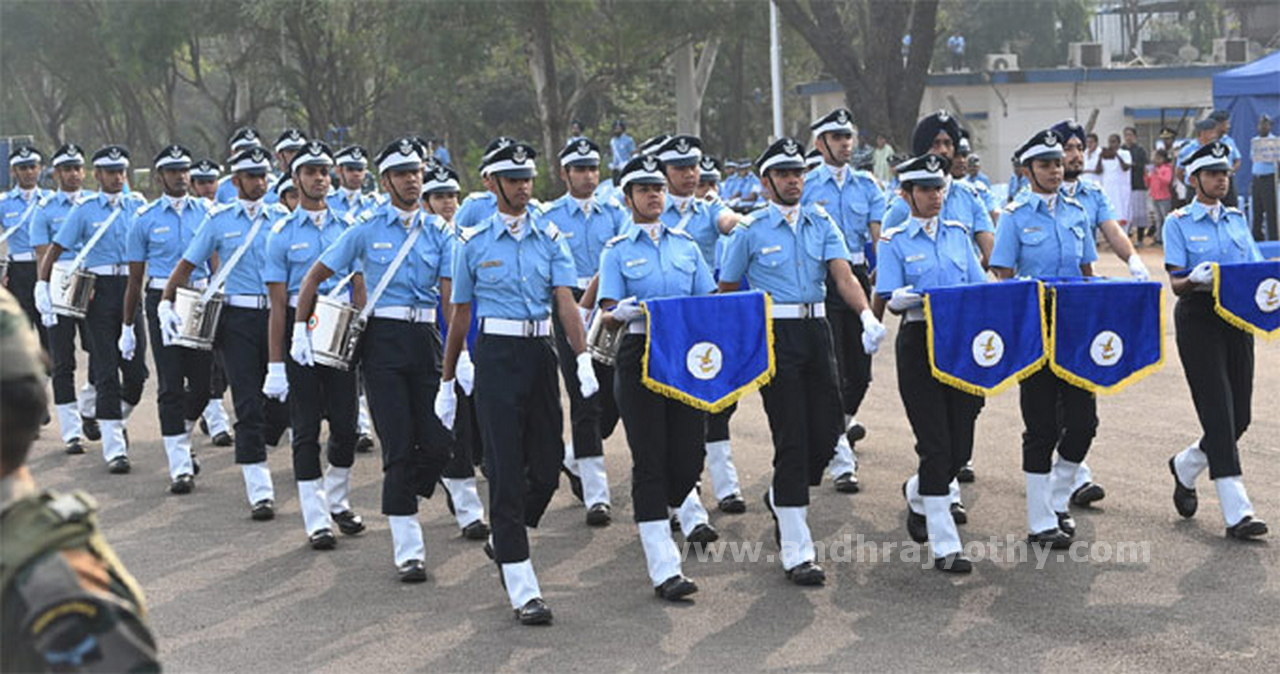 దుండిగల్‌ ఎయిర్‌ఫోర్స్‌ అకాడమీలో కంబైన్డ్‌ గ్రాడ్యుయేషన్‌ పరేడ్‌