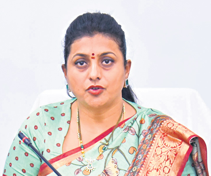 Minister Roja: టైమ్ పాస్ చేయడానికే ఏపీ రాజకీయాల్లోకి వైఎస్ షర్మిల..!