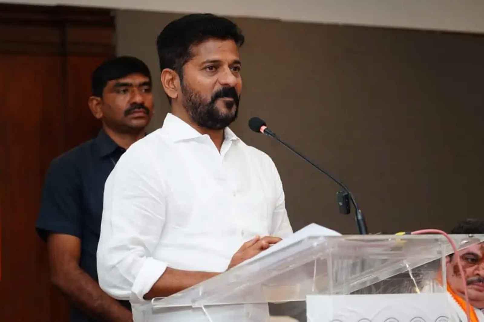 CM Revanth Reddy: అలాంటి వారు ఊర్లల్లోకి వస్తే తగిన బుద్ధి చెప్పండి