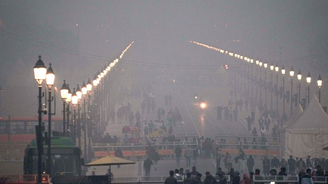 Delhi: వణుకుతున్న దేశ రాజధాని.. సీజన్‌లోనే అత్యల్ప ఉష్ణోగ్రత నమోదు