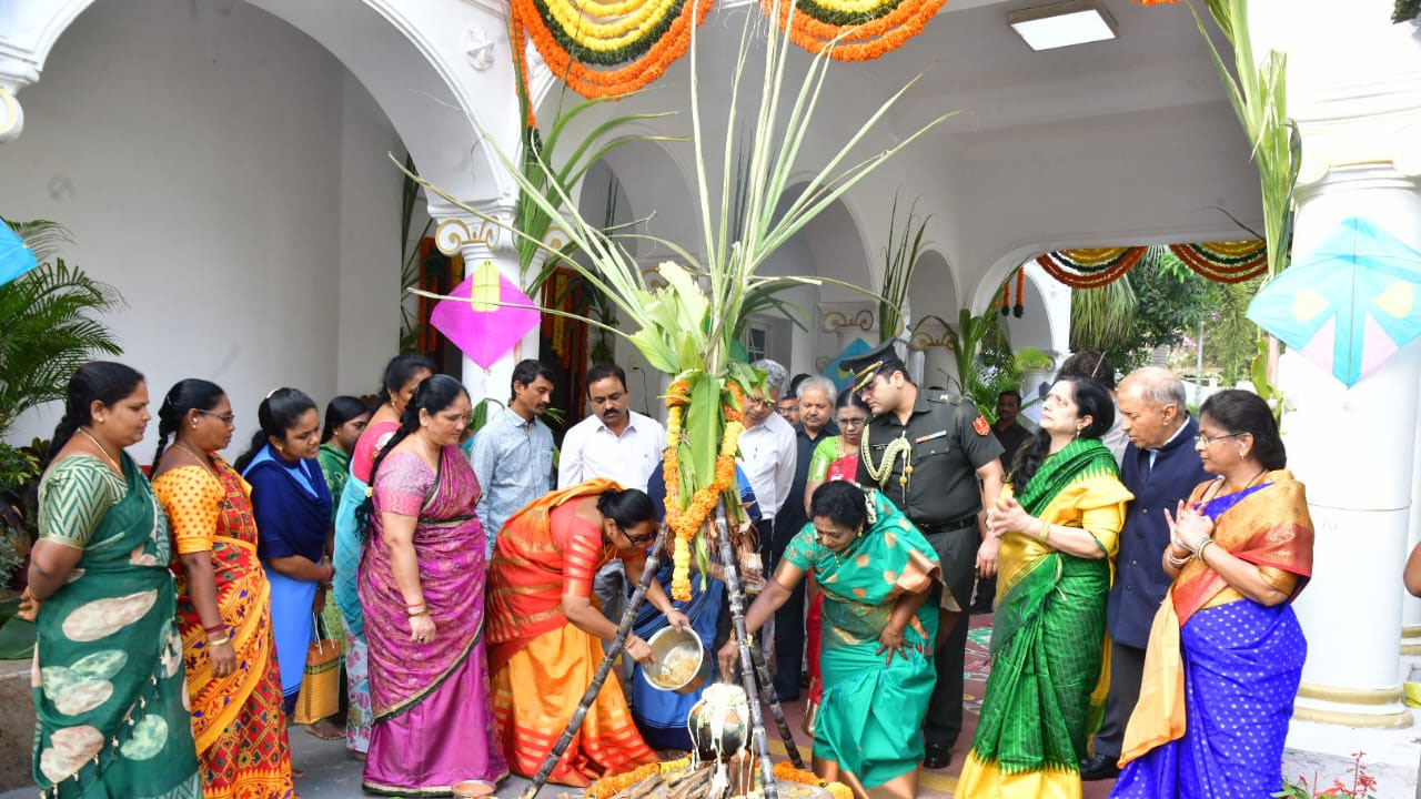 Sankranthi Celebrations in Raj Bhawan: సంక్రాంతి సంబరాల్లో తమిళిసై..