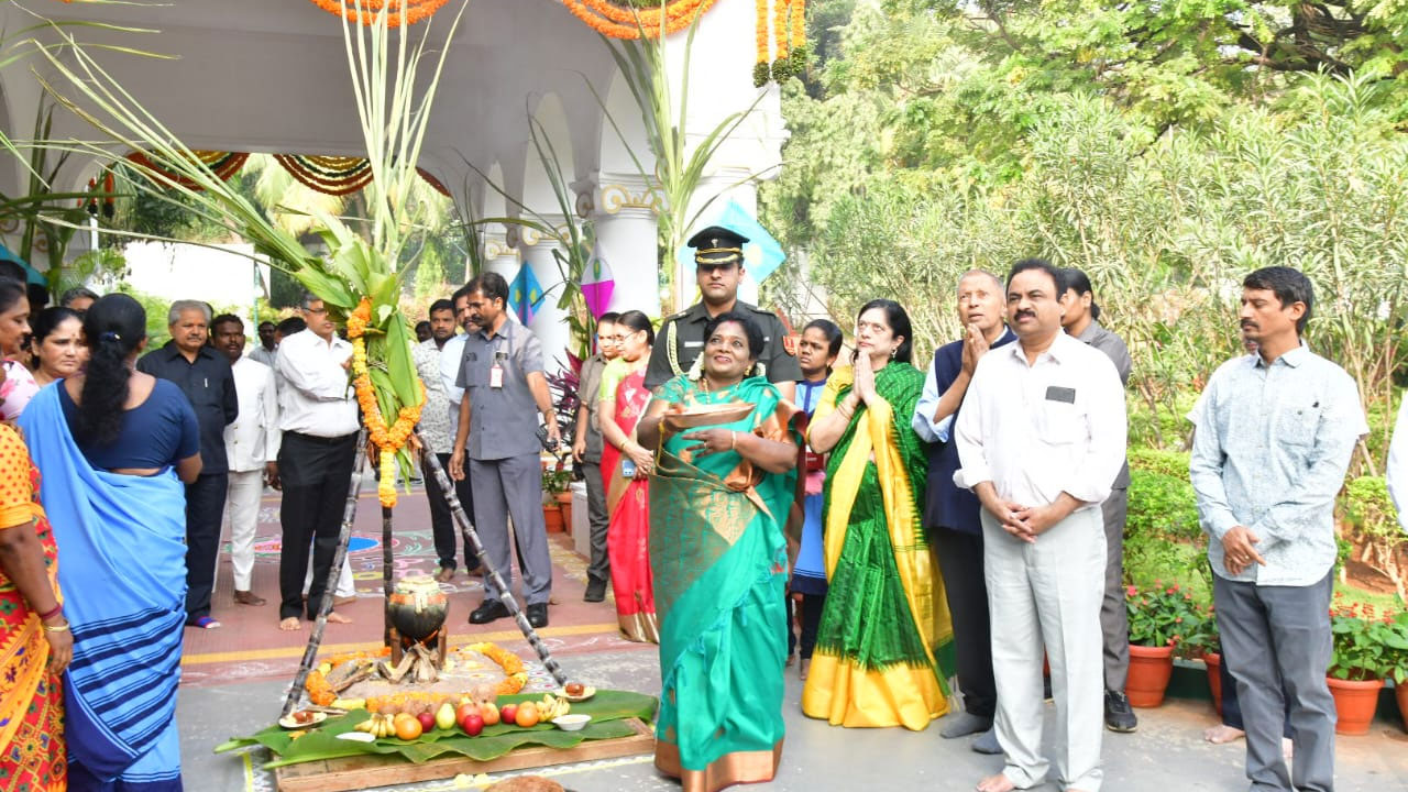 Sankranthi Celebrations in Raj Bhawan: సంక్రాంతి సంబరాల్లో తమిళిసై..