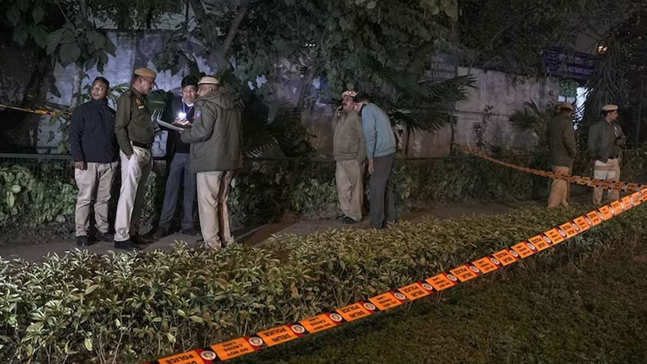 Israel Embassy: ఢిల్లీలోని ఇజ్రాయెల్ ఎంబసీ వద్ద పేలుడు కేసులో అనుమానితుల గుర్తింపు 