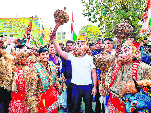 రాహుల్ గాంధీ: అడవి బిడ్డలు అడవికే పరిమితమయ్యారా?