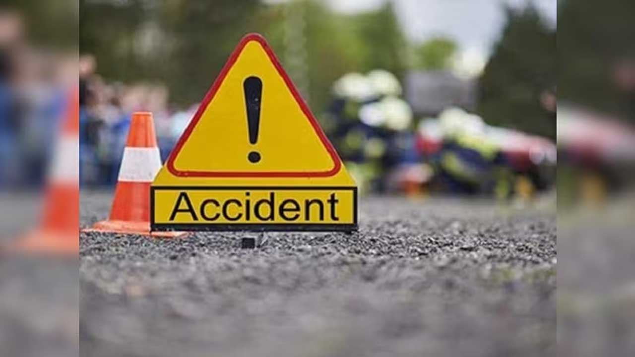 Road Accident: కామారెడ్డి జిల్లాలో రోడ్డు ప్రమాదం: ఇద్దరి మృతి..