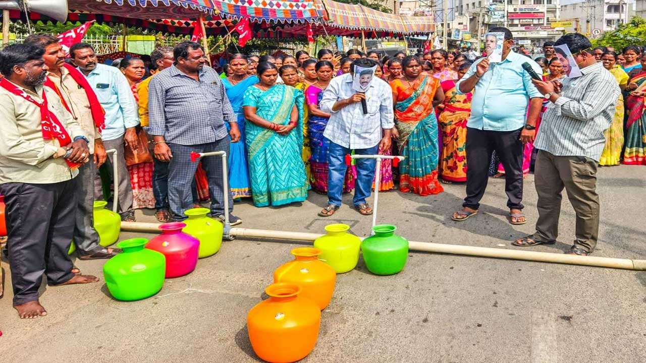 జగన్ ప్రభుత్వానికి వ్యతిరేకంగా ఉద్యోగుల నిరసనలు..