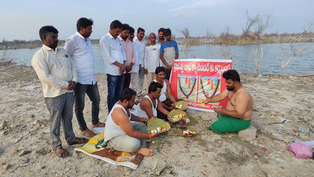 జగన్ ప్రభుత్వానికి వ్యతిరేకంగా ఉద్యోగుల నిరసనలు..