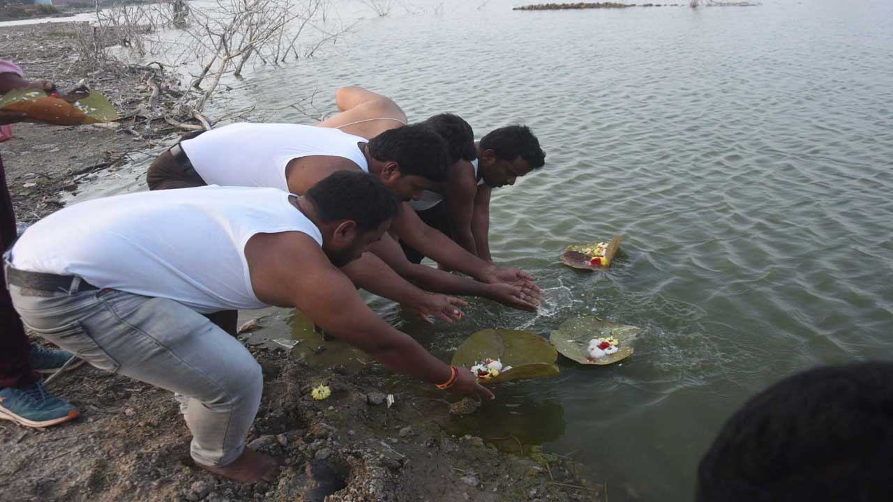 జగన్ ప్రభుత్వానికి వ్యతిరేకంగా ఉద్యోగుల నిరసనలు..
