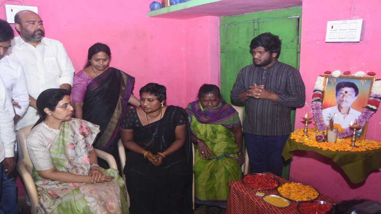 నారా భువనేశ్వరి నిజం గెలవాలి యాత్ర.. బాధితులకు ఆర్థిక సాయం