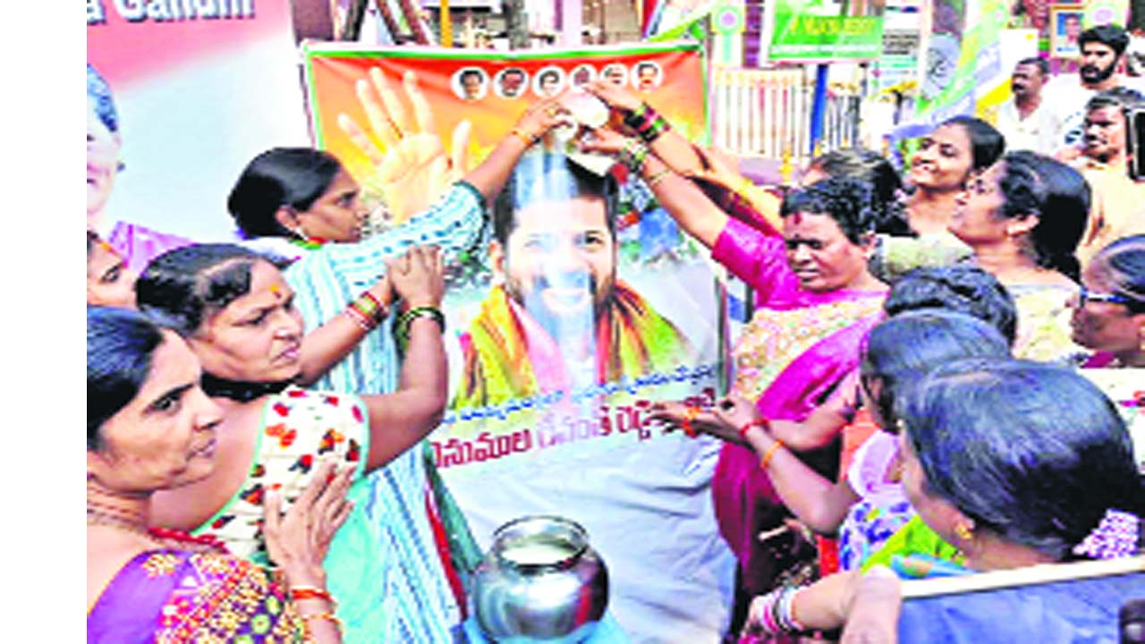 CM Revanth: సీఎం రేవంత్ చిత్రపటానికి క్షీరాభిషేకం 