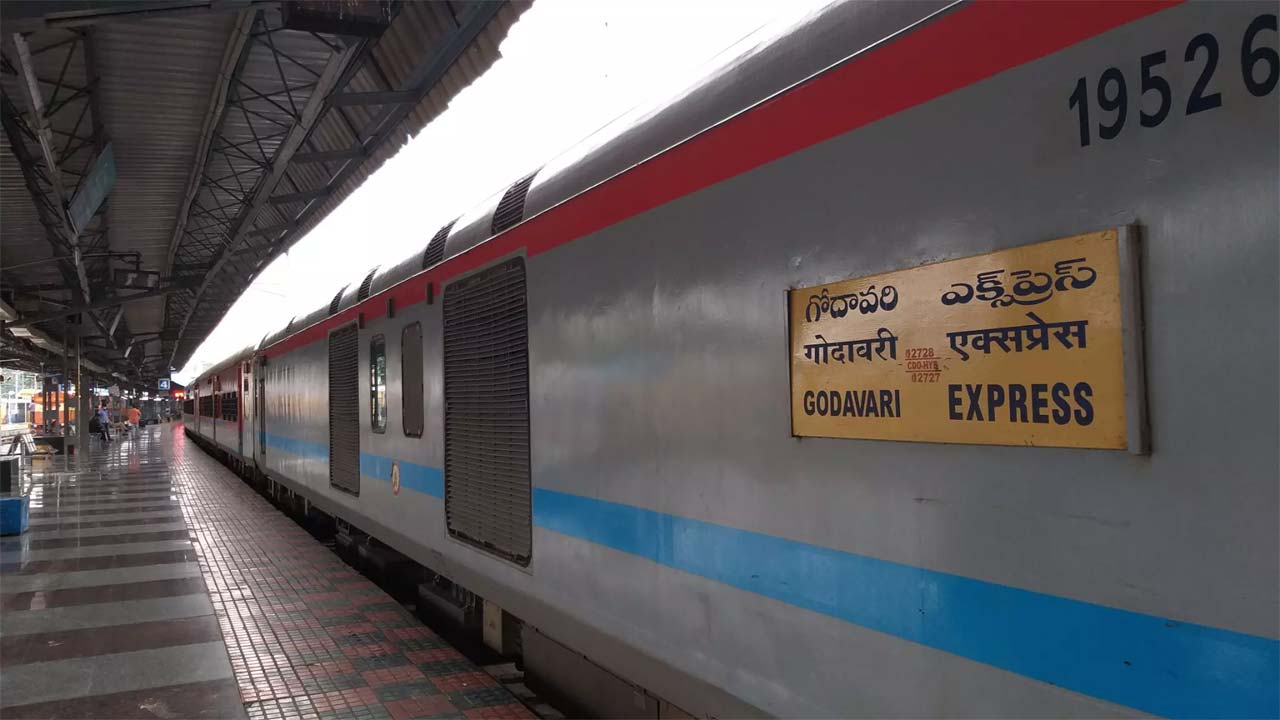 Godavari Express: గోల్డెన్‌.. గోదావరి.. సూపర్‌ఫాస్ట్‌ రైలుకు 50 ఏళ్లు పూర్తి