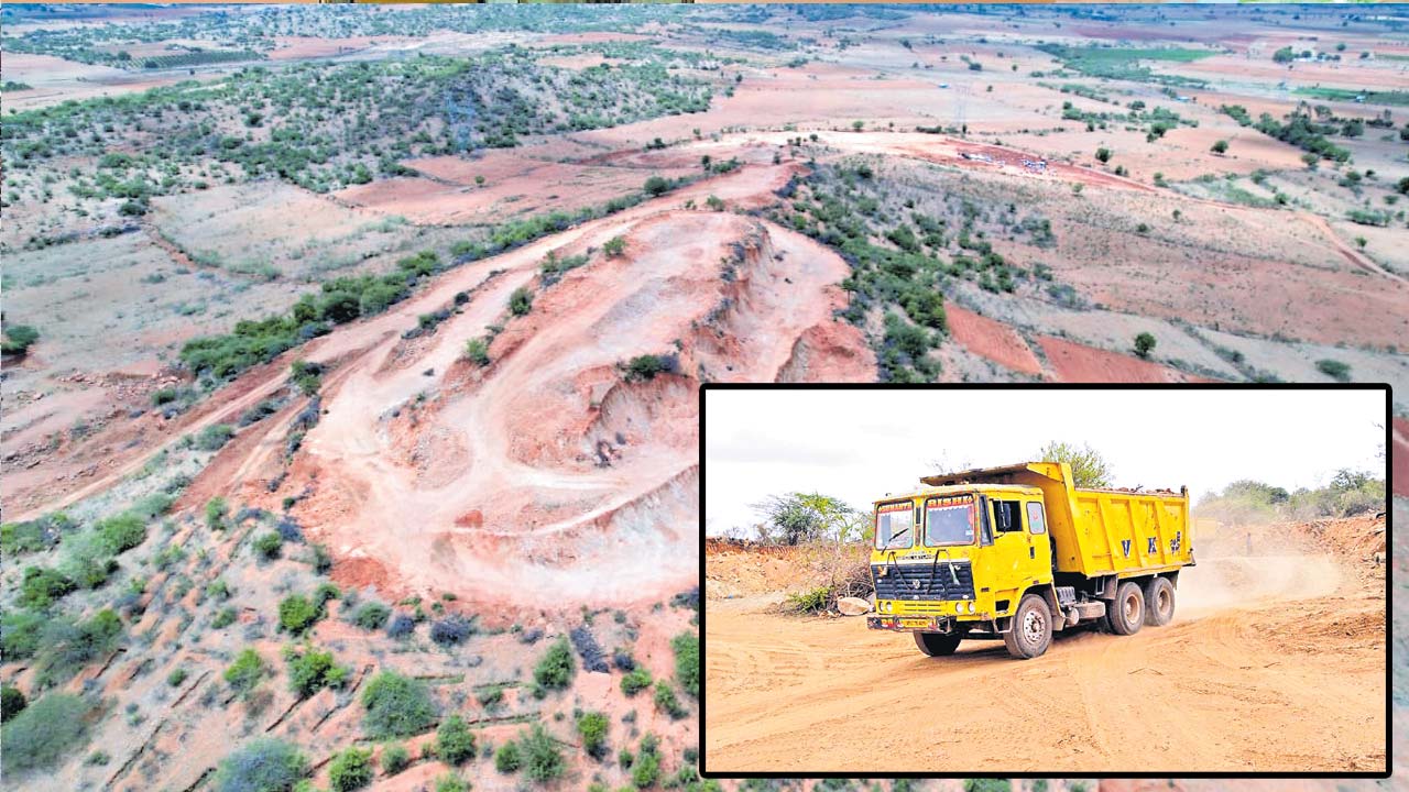 Soil transported illegally : మట్టినీ మేసేస్తున్నారు!