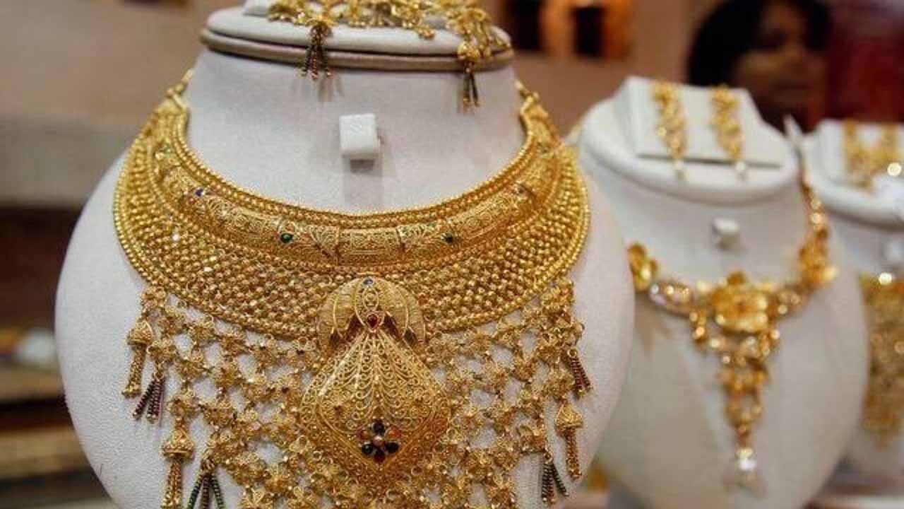 Gold Price: మగువలకు గుడ్ న్యూస్.. పతనమైన బంగారం ధరలు.. హైదరాబాద్‌లో తులం ఎంతంటే?