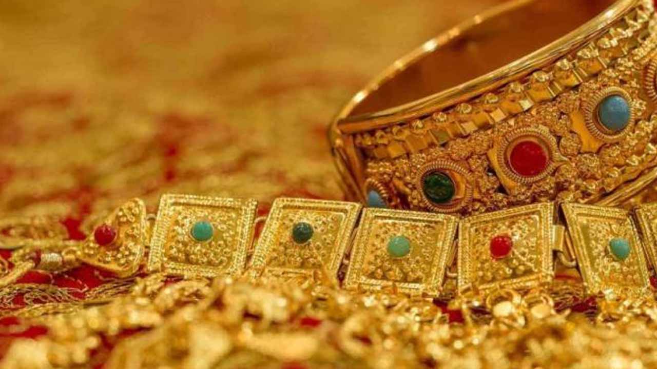 Gold Price Today: బంగారం కొంటున్నారా.. హైదరాబాద్‌లో ఇవాళ ధరలెలా ఉన్నాయంటే?