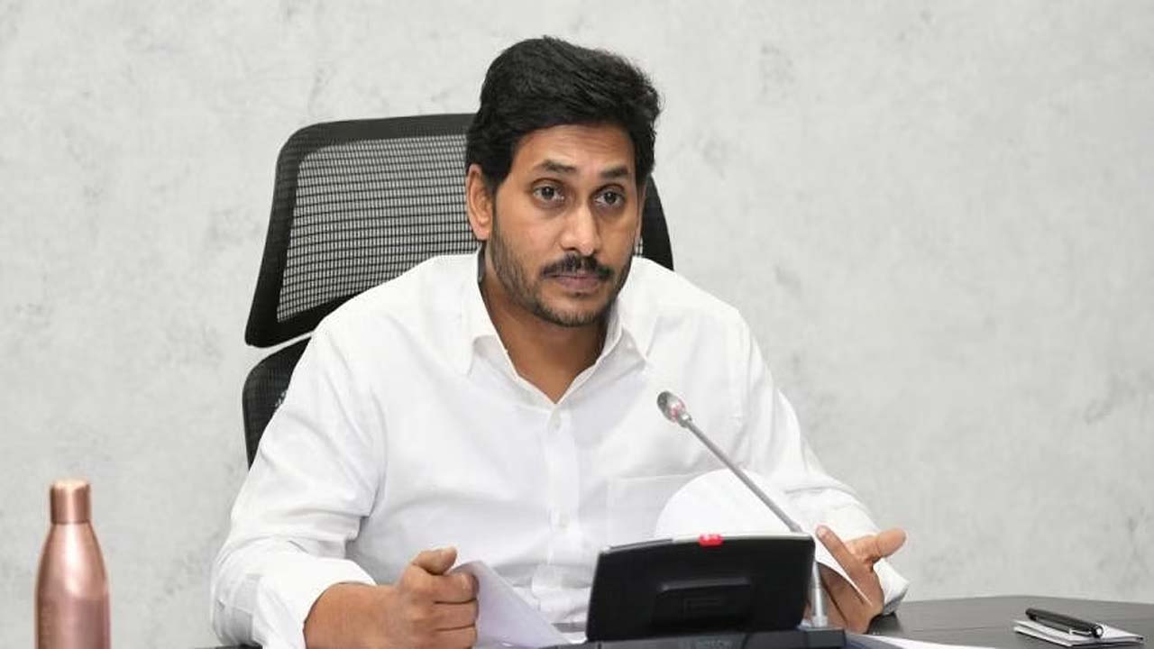 Srikakulam: ముఖ్యమంత్రి పర్యటనతో నరకం చూస్తున్న ప్రయాణీకులు