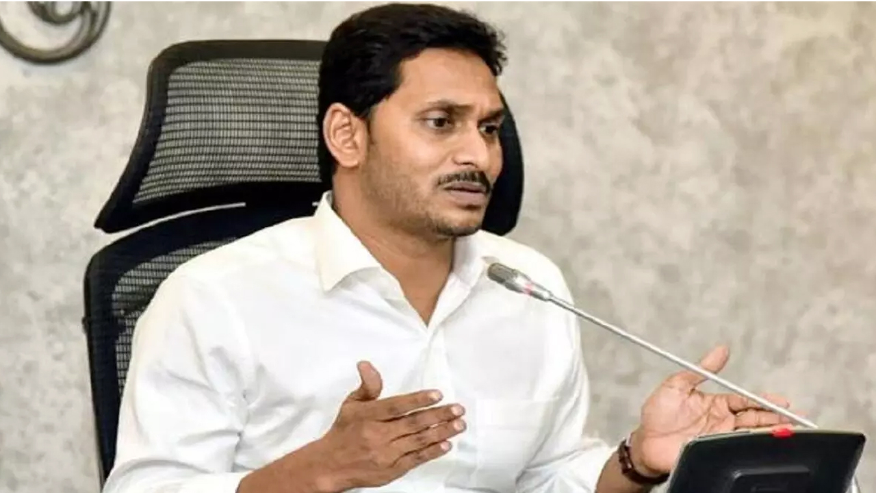  AP Politics: ఆ మంత్రుల పనితీరుపై సీఎం జగన్ ఆగ్రహం!