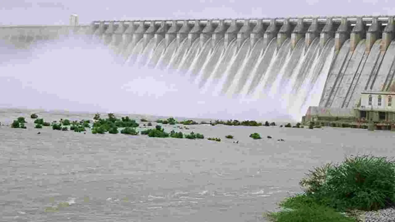  Nagarjuna Sagar: నాగార్జున సాగర్ డ్యామ్‌పై పర్యాటకుల ఆందోళన