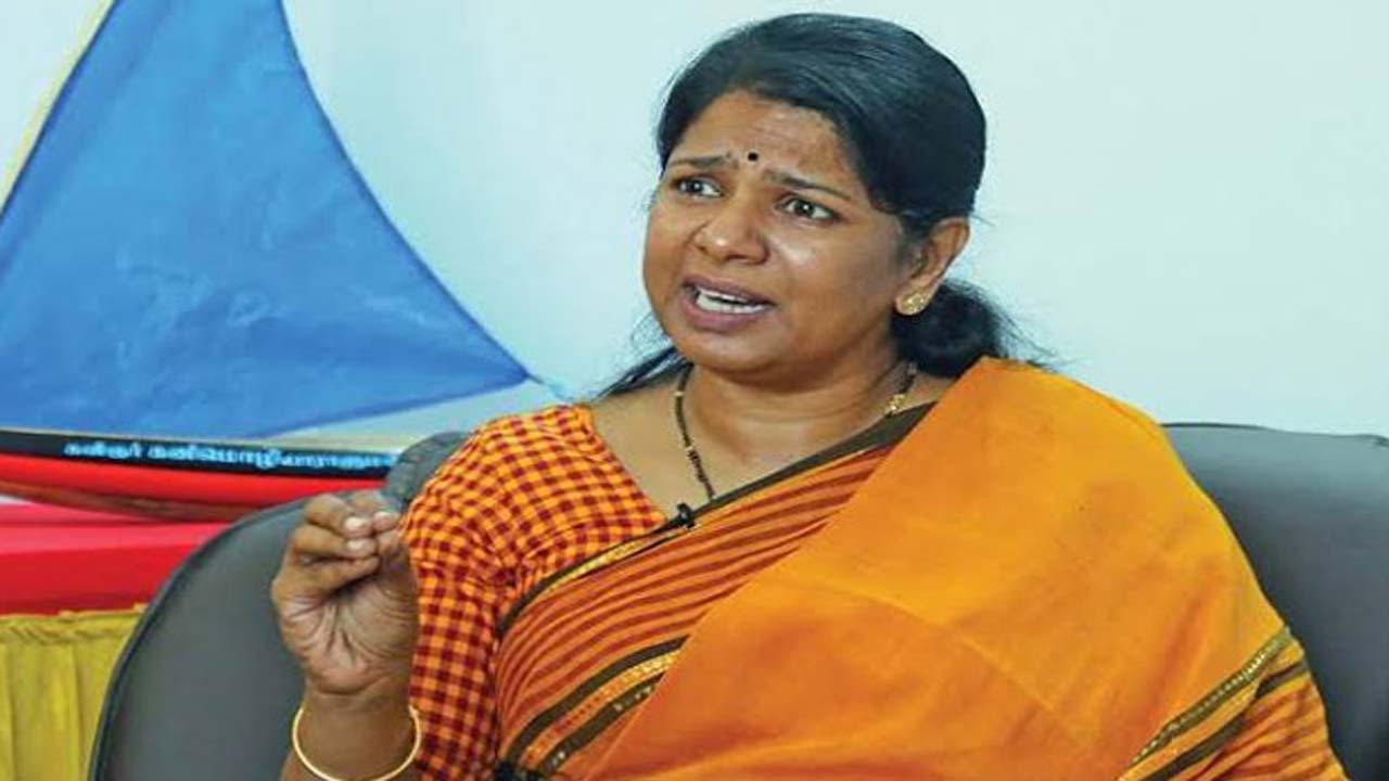 MP Kanimozhi: గవర్నర్‌పై ఎంపీ కనిమొళి ఫైర్.. జాతిపితను కించపరుస్తారా? మీరేమైనా గాడ్సేకు చెందినవారా?