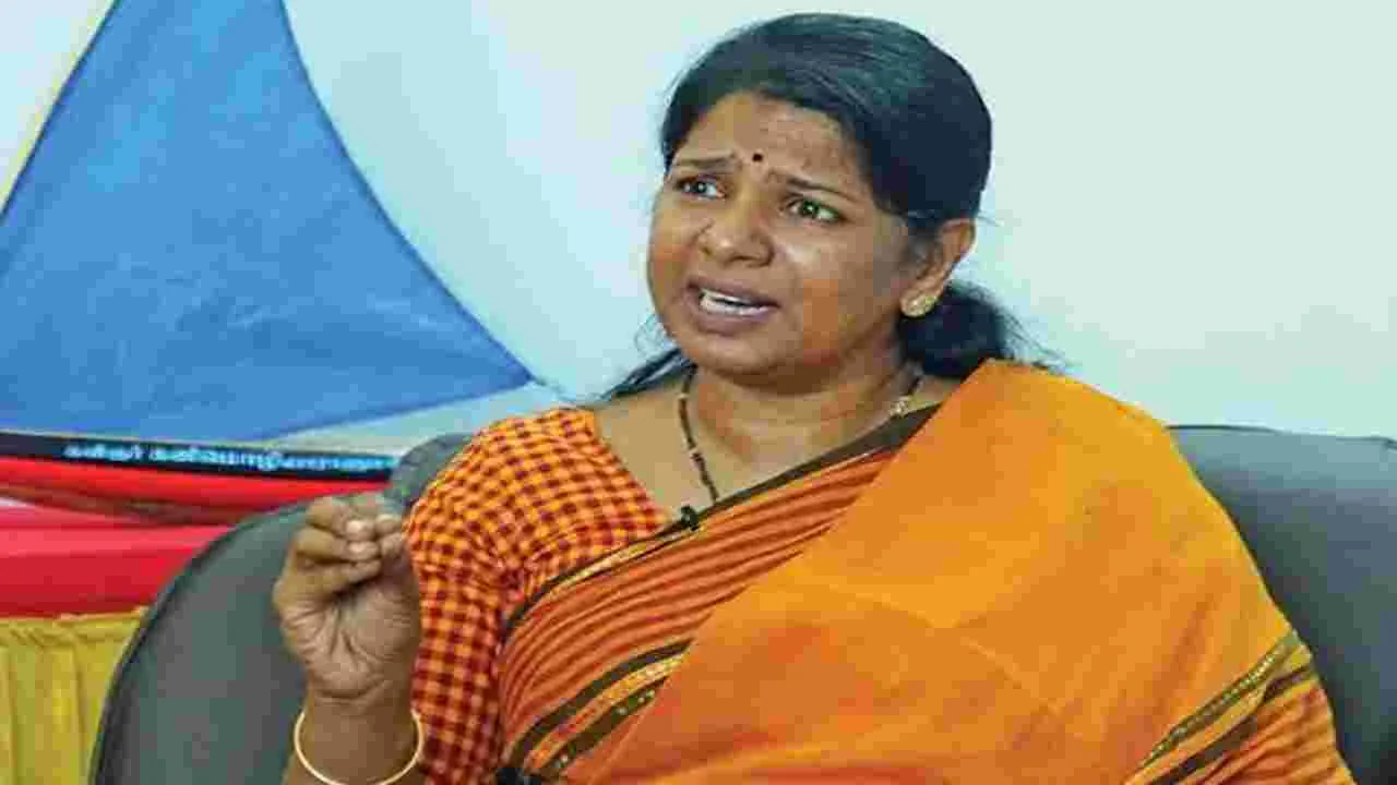 MP Kanimozhi: గవర్నర్‌పై ఎంపీ కనిమొళి ఫైర్.. జాతిపితను కించపరుస్తారా? మీరేమైనా గాడ్సేకు చెందినవారా?