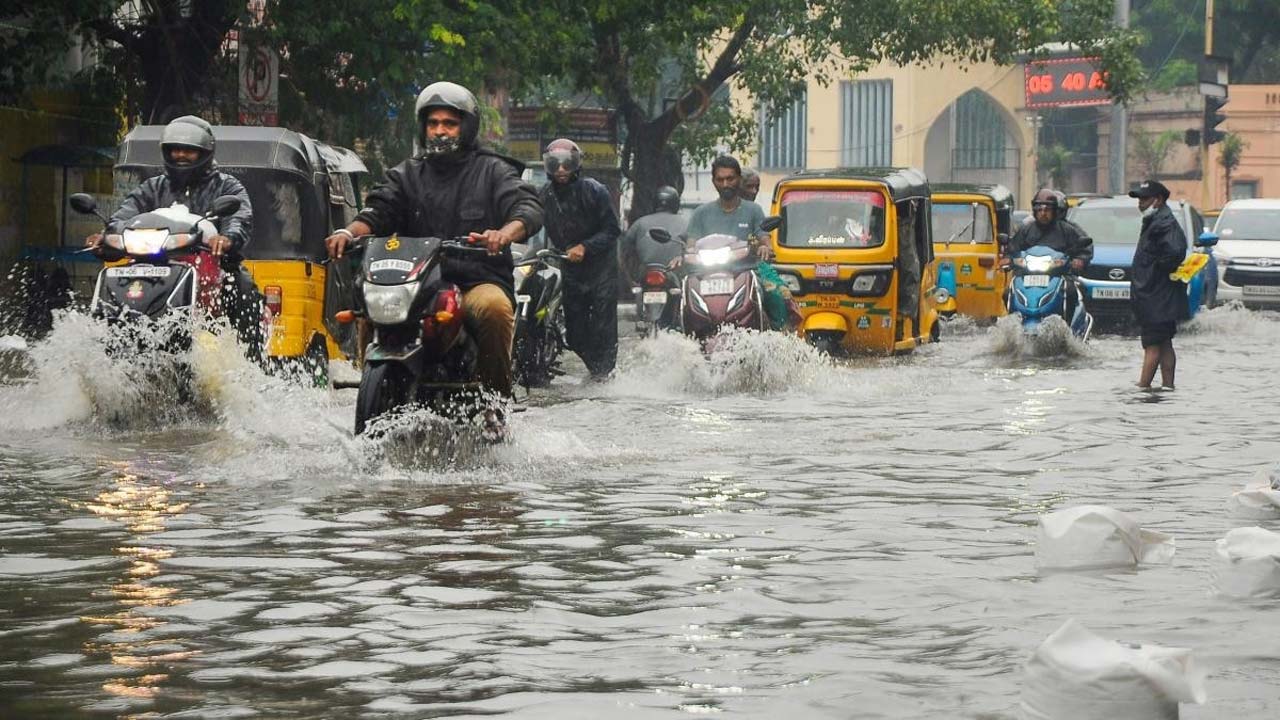 Heavy Rains: భారీవర్షాలకు దక్షిణాది జిల్లాలు అస్తవ్యస్తం