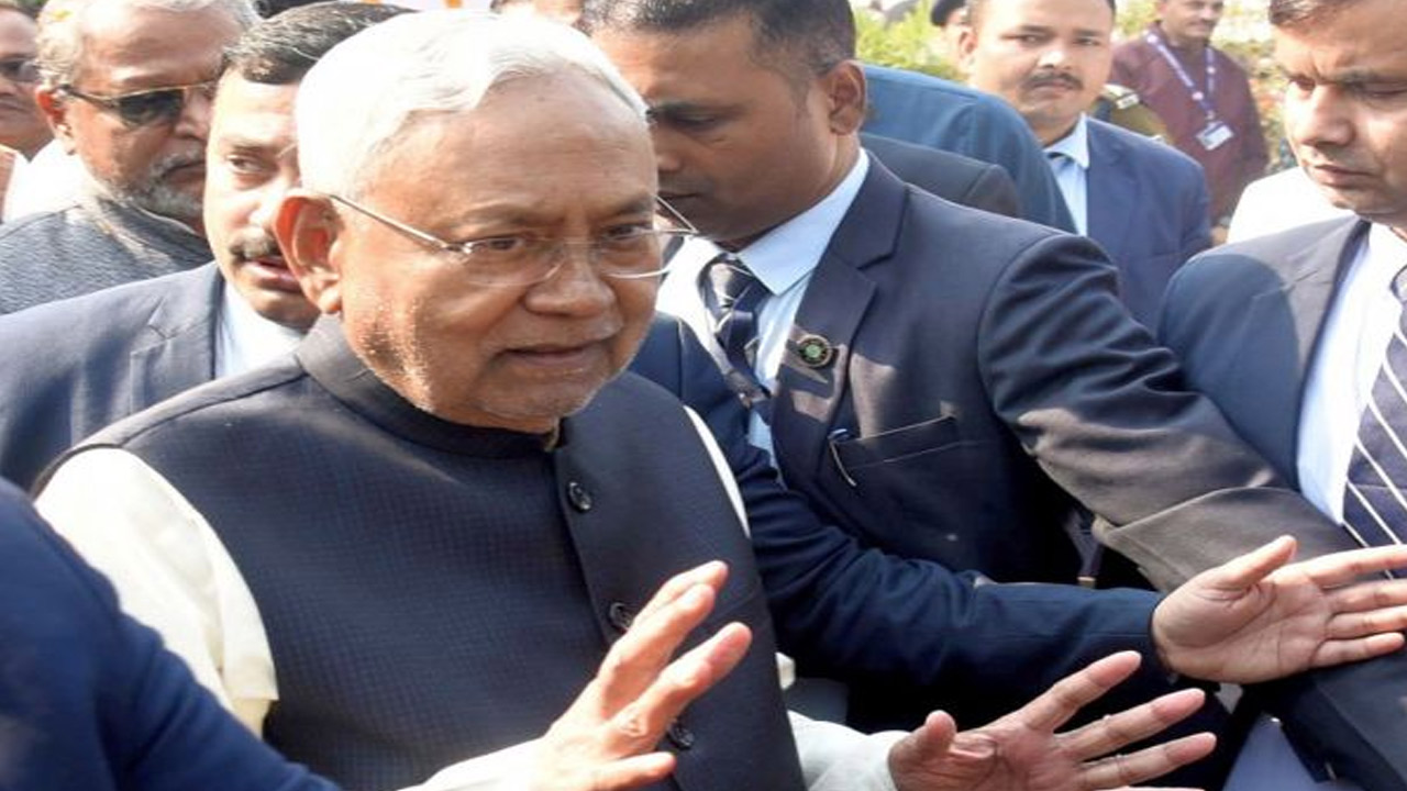 Nitish Kumar: గవర్నర్‌తో నితీష్ అనూహ్య సమావేశం... ఊపందుకున్న ఊహాగానాలు