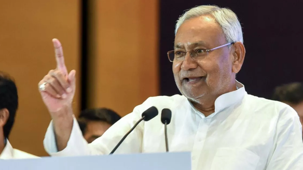 Bihar: బిహార్‌‌లో హీటెక్కిన రాజకీయాలు.. నేడు సీఎం పదవికి నితీశ్ రాజీనామా!