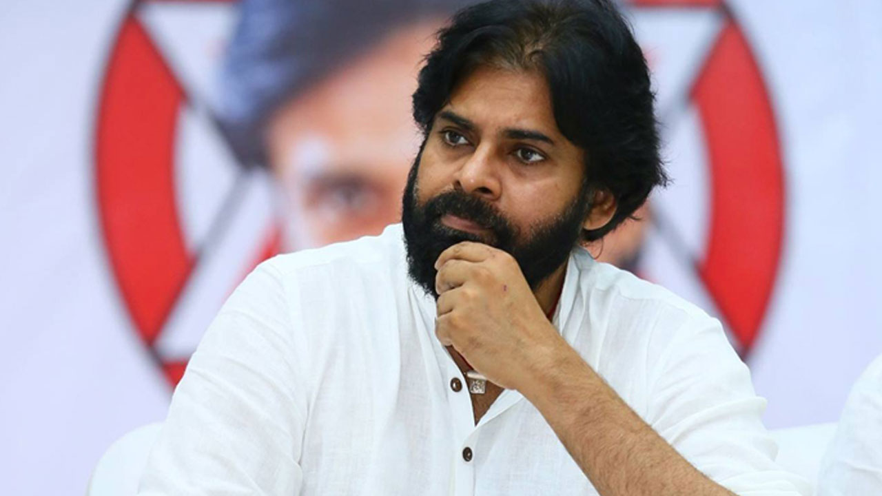 Pawan Kalyan: హెలీకాప్టర్ ల్యాండింగ్ కు నిరాకరణ.. హైకోర్టుకు వెళ్లాలని పవన్ నిర్ణయం..