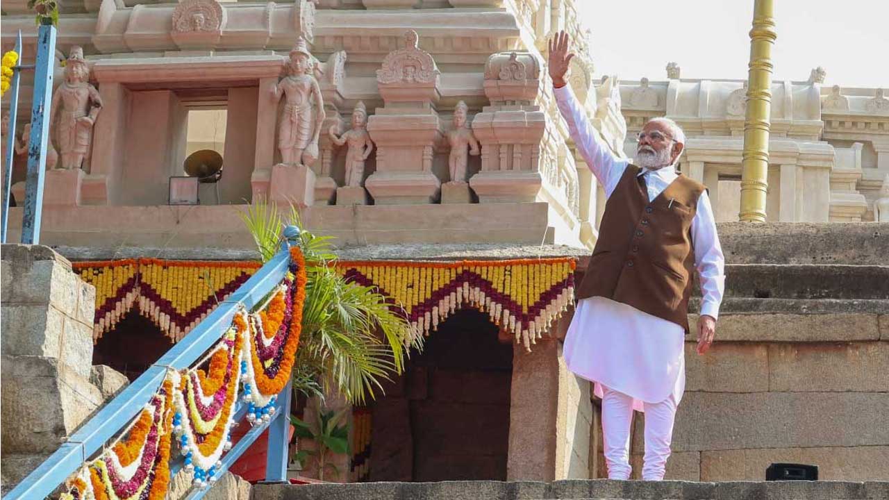 లేపాక్షి శిల్ప సంపద అద్భుతం.. ప్రధాని మోదీ