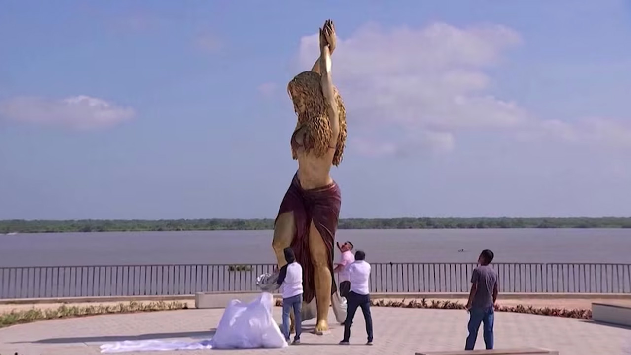 Shakira Statue: పాప్ సింగర్ షకీరాకు అరుదైన గౌరవం.. ఆమె సొంత ఊర్లో.. 
