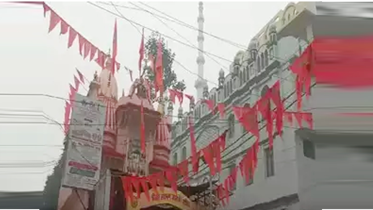 UP: రామాలయంలో పోస్టర్ల కలకలం.. బాంబు పెట్టామంటూ బెదిరింపు