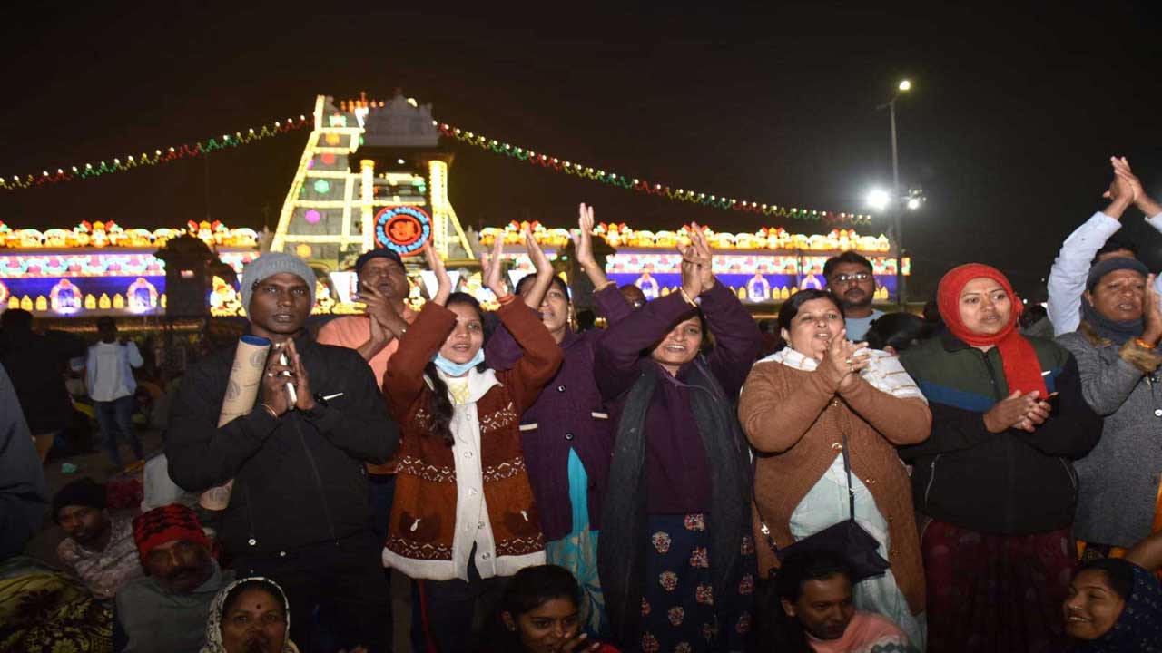 Happy New Year: తిరుమలలో భక్తుల రద్దీ