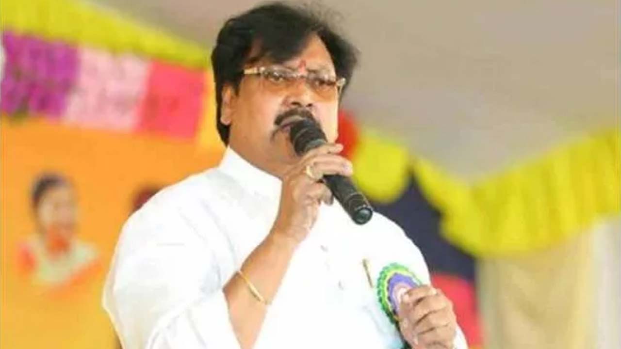 Varla Ramaiah: కుల ధృవీకరణ పత్రాలపై జగన్ బొమ్మ ముద్రించడంపై వర్ల ఫైర్