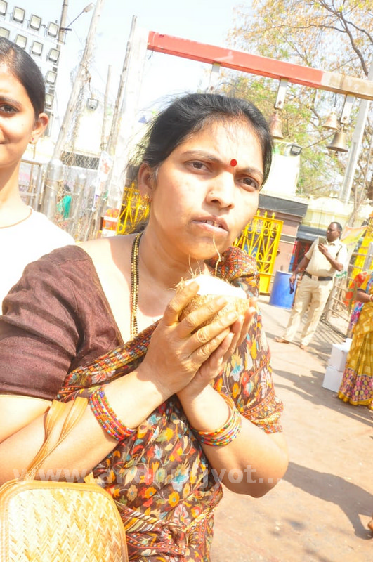 మేడారం జాతరకు 2 కోట్లు