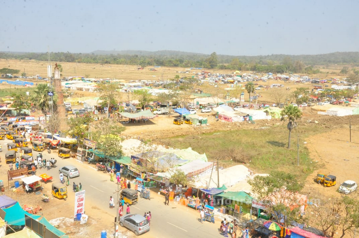 మేడారం.. భక్తజనహారం