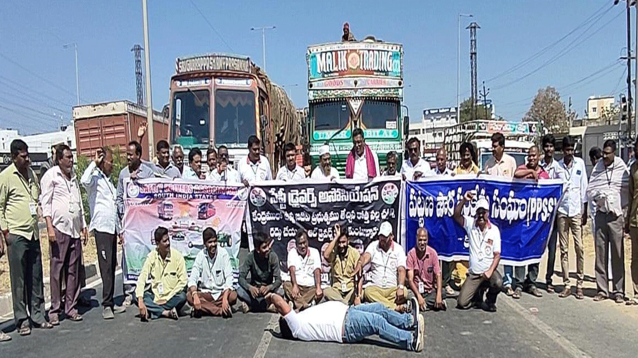 కార్మిక, కర్షక ద్రోహులను చరిత్ర క్షమించదు