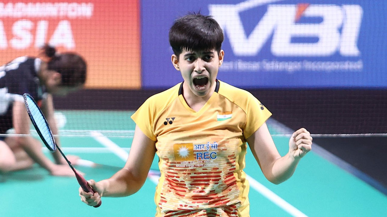 సువర్ణ చరిత్రకు ఒక అడుగు దూరం
