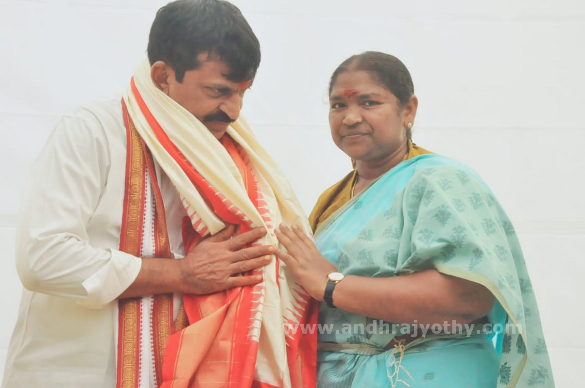 మేడారం జాతరకు 2 కోట్లు