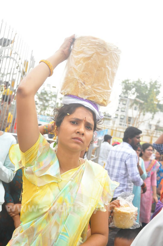 పగిడిద్దరాజు గుడిలో ప్రత్యేక పూజలు