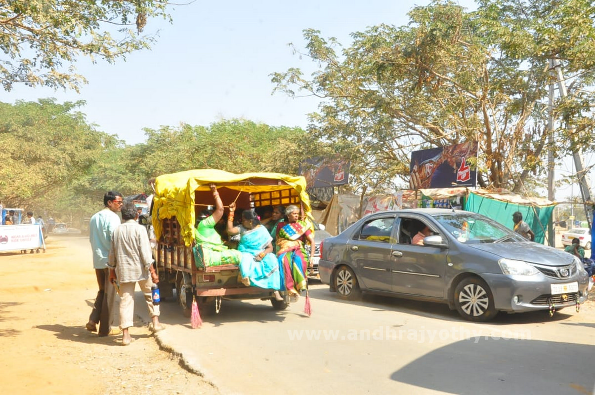 మేడారం.. భక్తజనహారం