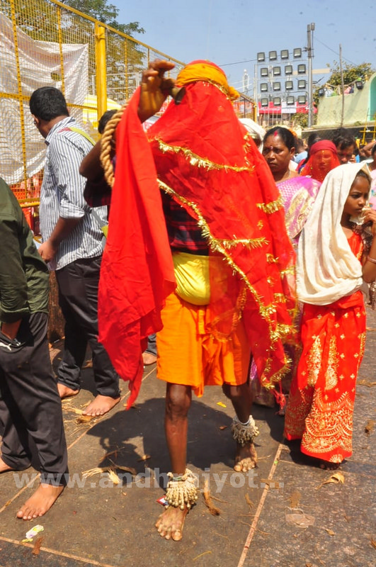 మేడారం.. భక్తజనహారం