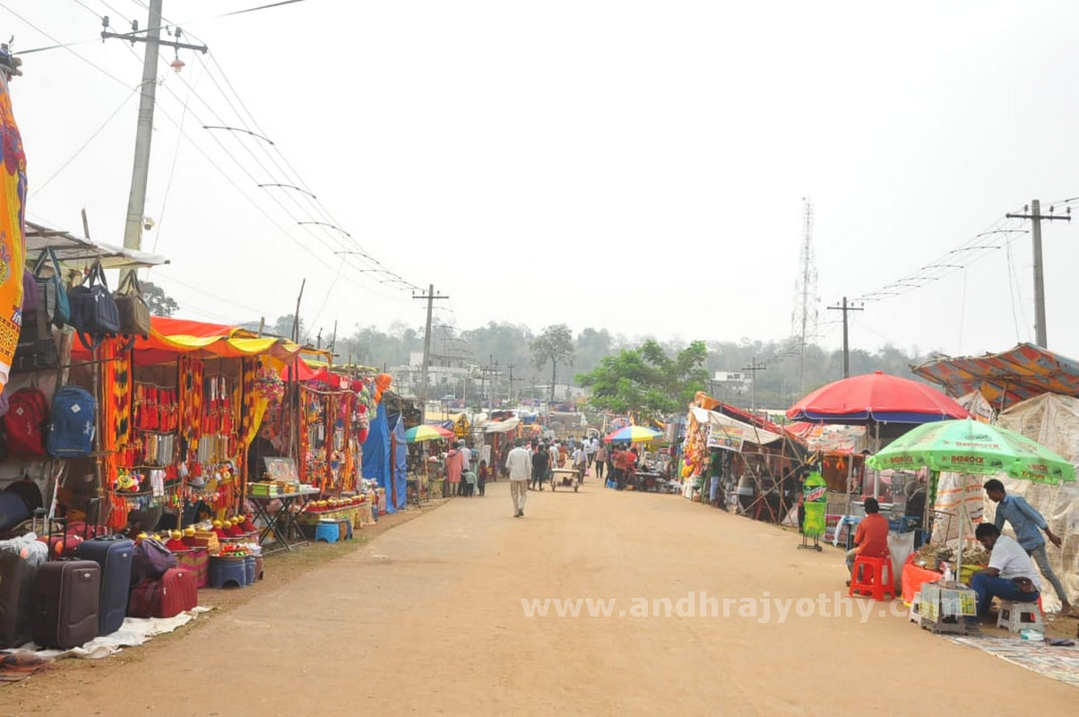 పగిడిద్దరాజు గుడిలో ప్రత్యేక పూజలు