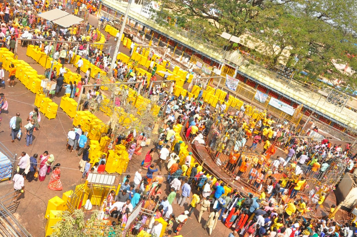 మేడారం జాతరకు 2 కోట్లు