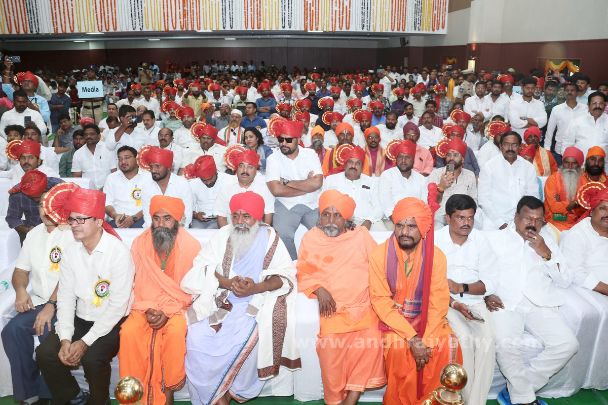 తండాల రూపురేఖలు మారుస్తాం.. 