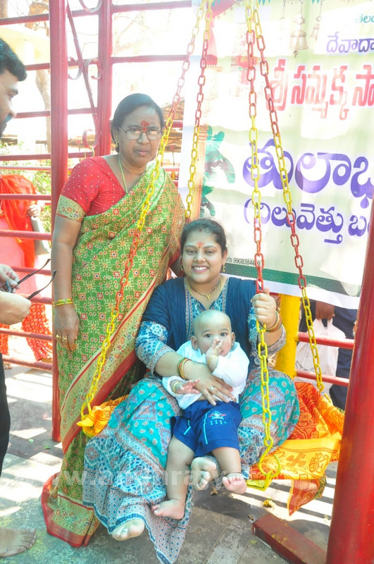 మేడారం.. భక్తజనహారం