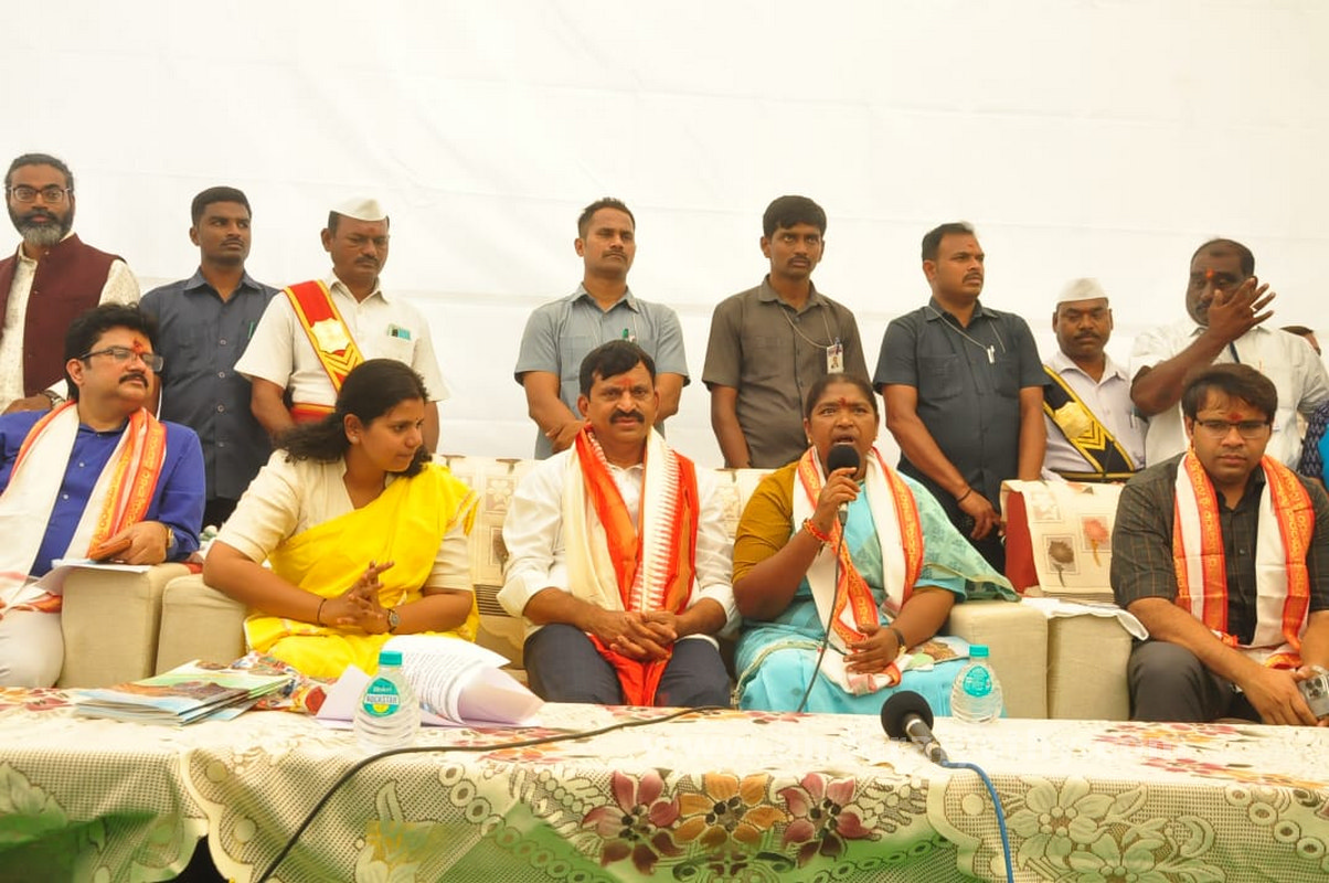 మేడారం జాతరకు 2 కోట్లు