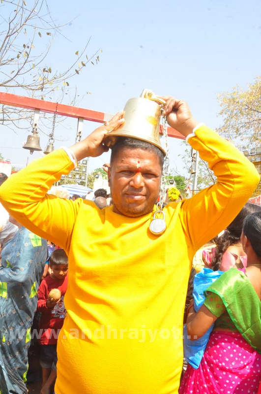 పగిడిద్దరాజు గుడిలో ప్రత్యేక పూజలు