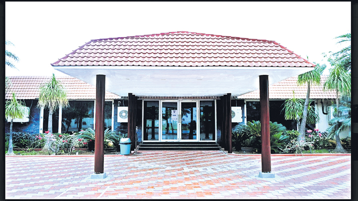 వైసీపీ నేతల గుప్పిట్లో ఫిల్మ్‌నగర్‌ క్లబ్‌!