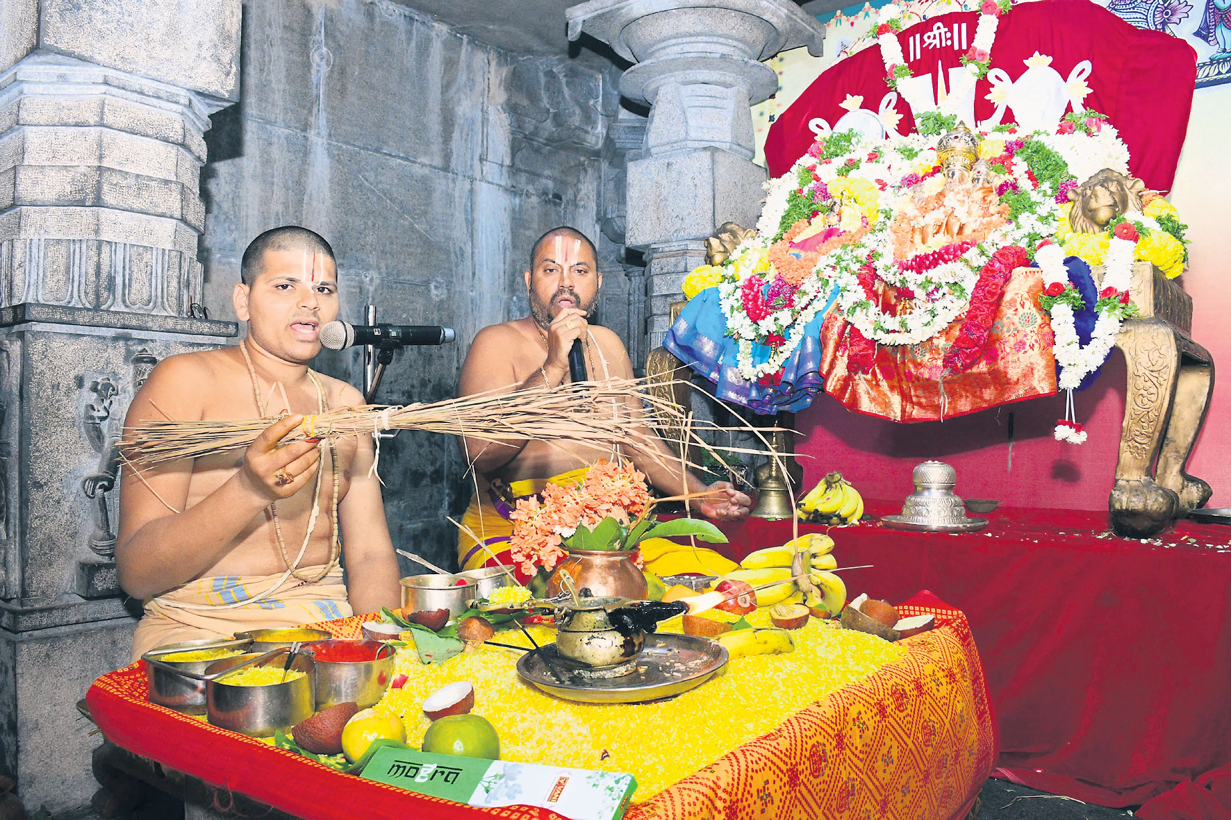 శాస్త్రోక్తంగా నాగవల్లీ దళార్చనలు