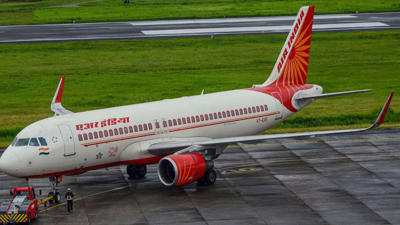 Air India: ఎయిరిండియాకు రూ.30 లక్షల ఫైన్.. ఎందుకంటే..?