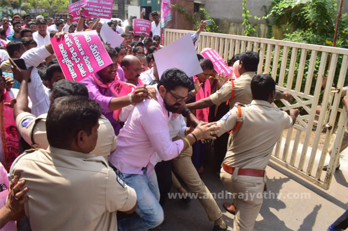 ఎల్‌ఆర్‌ఎస్‌ను ఉచితంగా చేయాలి